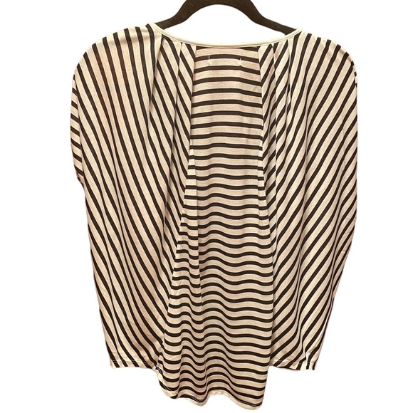 American Eagle striped cold shoulder top size small petite. - Picture 3 of 8